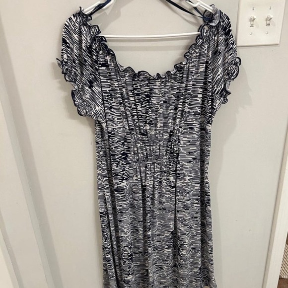 Dress - Picture 2 of 4